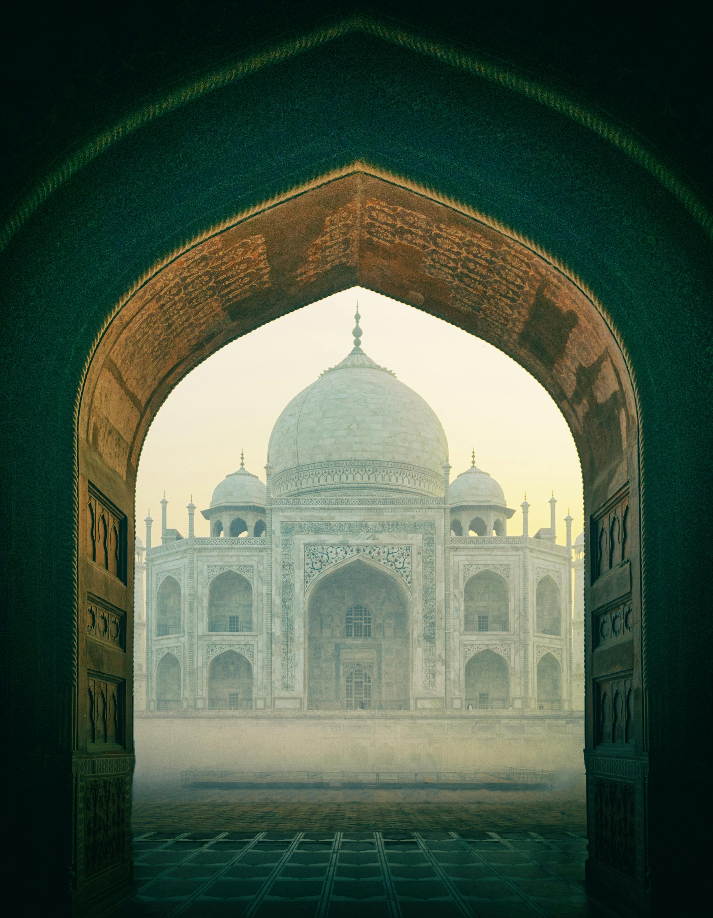  Discover the Majestic Taj Mahal
