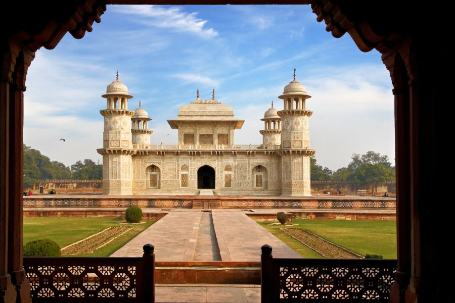 Taj Mahal Luxury Tour by Premium Car from Delhi
